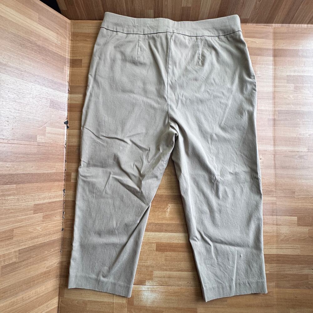 Chicos pull-on beige capris, size 1.5 (s)
